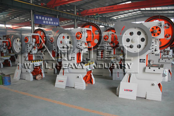 河北安平客戶采購沖床生產(chǎn)不銹鋼篩網(wǎng)防護(hù)板