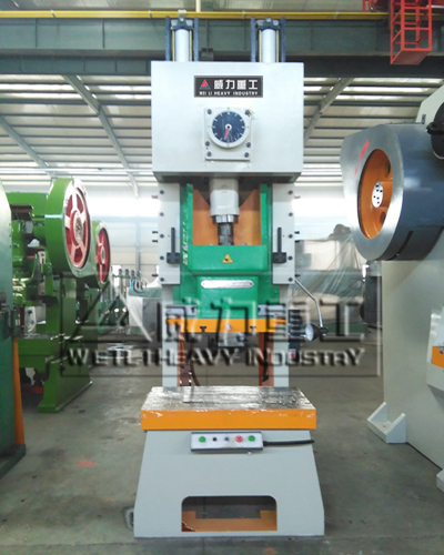 200噸氣動(dòng)沖床加工完成車間