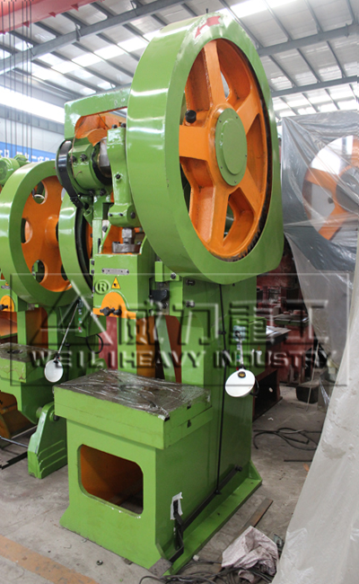 80噸沖床安裝加工車間