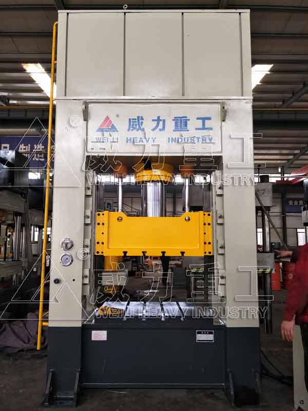 閉式導(dǎo)軌框架式油壓沖床